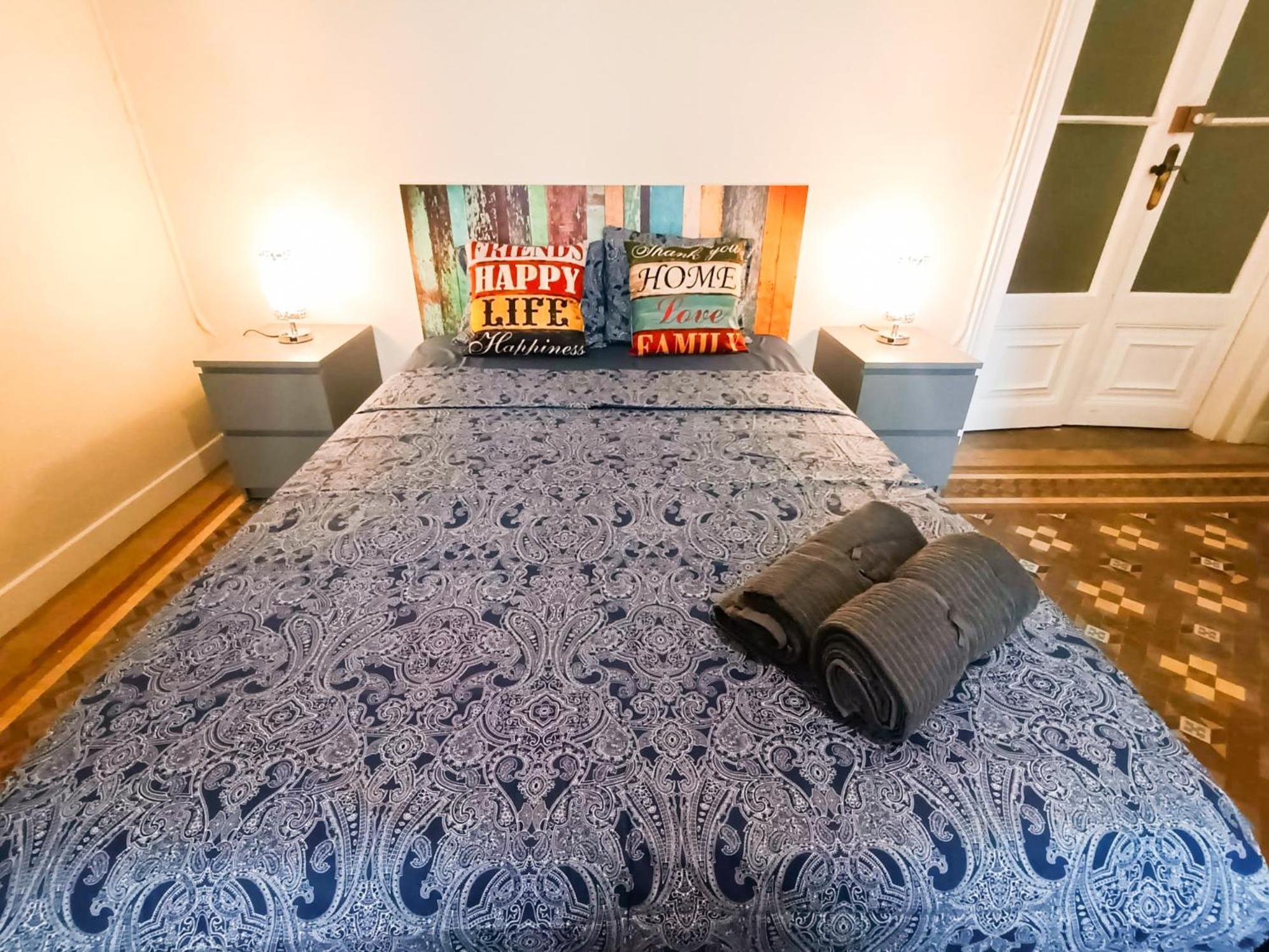Private Rooms By Plaza Catalunya Barcelona Exterior foto